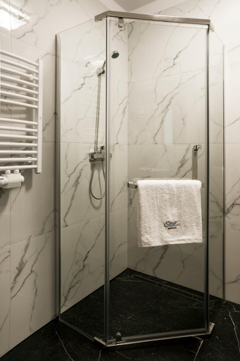 Bathroom 3, STELLA Resort & SPA, Puck