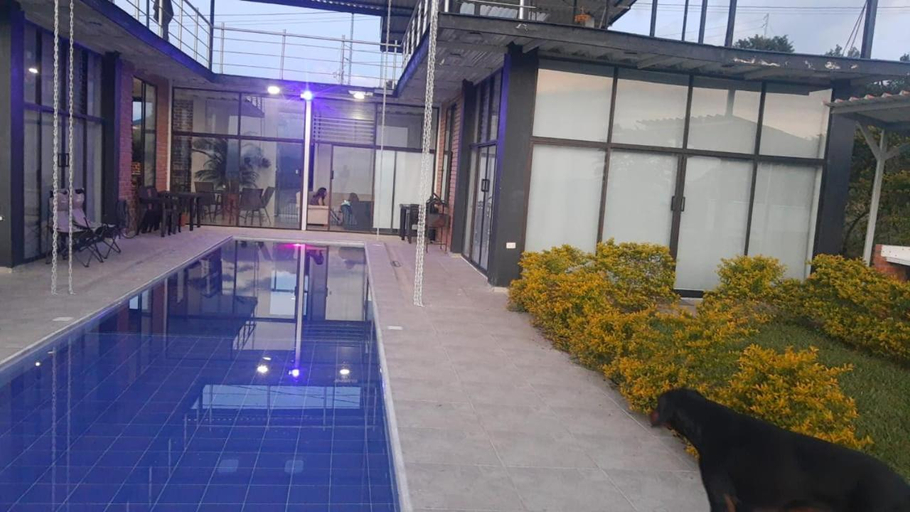 Others 4, VILLA CARO, Palestina