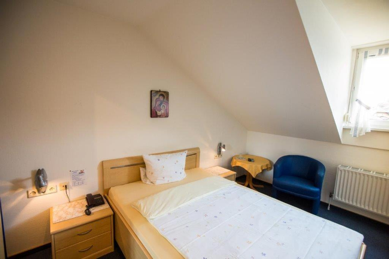 Bedroom 2, Hotel Pizzeria VENEZIA, Rhein-Hunsrück-Kreis