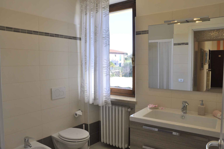 Bathroom 5, Ferienwohnung mit Terrasse und Pool, Verona