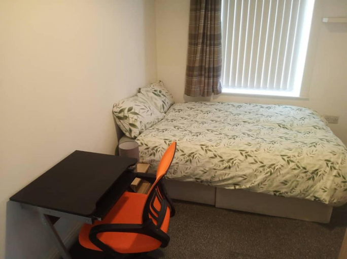 Others 4, Ensuite Double-bed (H1) close to Burnley city centre, Lancashire
