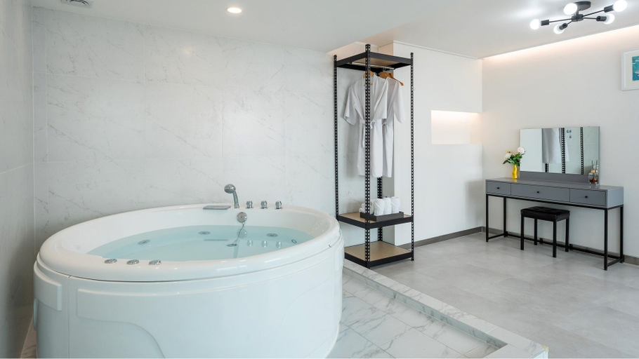 Bathroom, Ganghwado Lafamilia Pension, Ganghwa