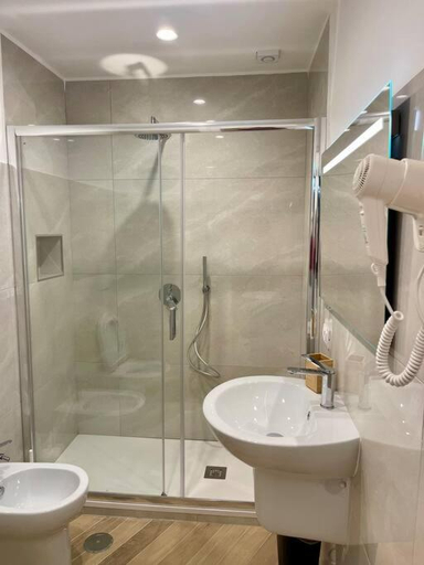 Bathroom 3, La casa di Ary, Napoli