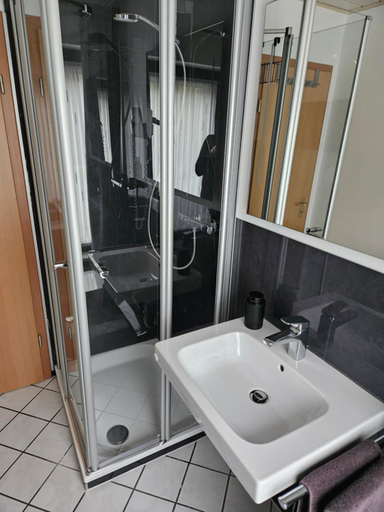 Bathroom 18