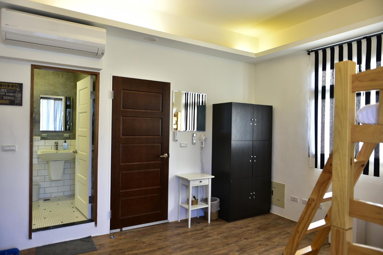Others 5, 5963 Turn Right B&B, Yilan