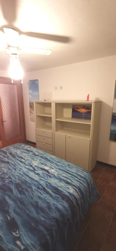 Bedroom 2, The rocks a stones throw away, La Spezia