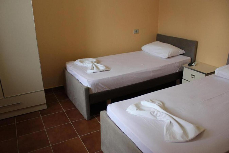 Others 3, Hotel Athina, Shkodrës