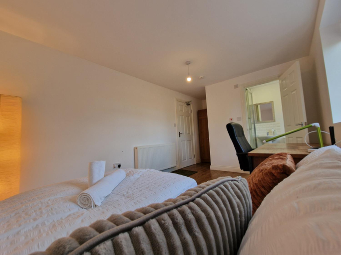Others 5, Nice Living Serviced Accommodations 8 (Entire 2 Ensuite Bedroom House), Coventry