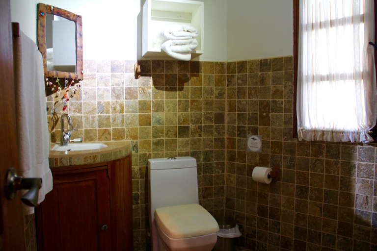 Bathroom 3, La Casa de Pucha Surf History & Tropical Stay, Pedasí