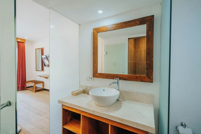 Bathroom 28