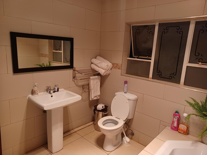 Bathroom 2, Kingdoms Place Guesthouse, Bojanala