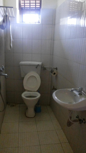 Bathroom 25