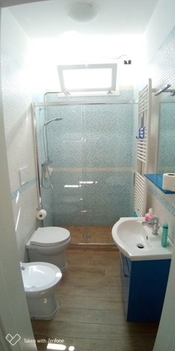 Bathroom 2, B&B Excelsior, Lecce