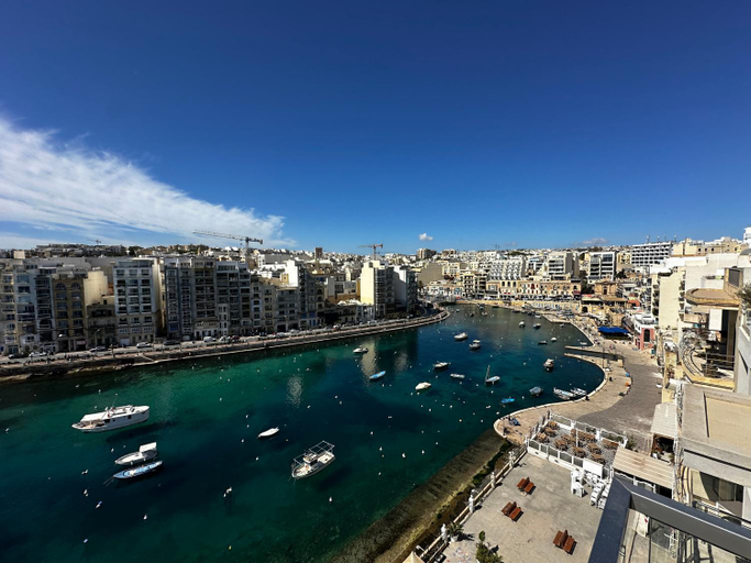 Others 3, 86 Spinola Bay, St Julian's