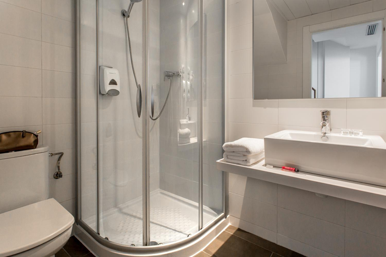 Bathroom 4, 08028 Apartments, Barcelona