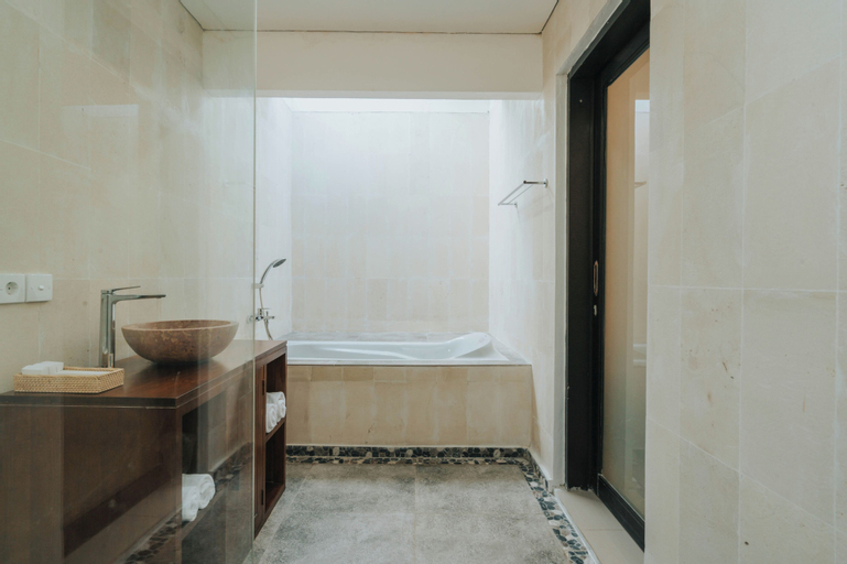 Bathroom 23