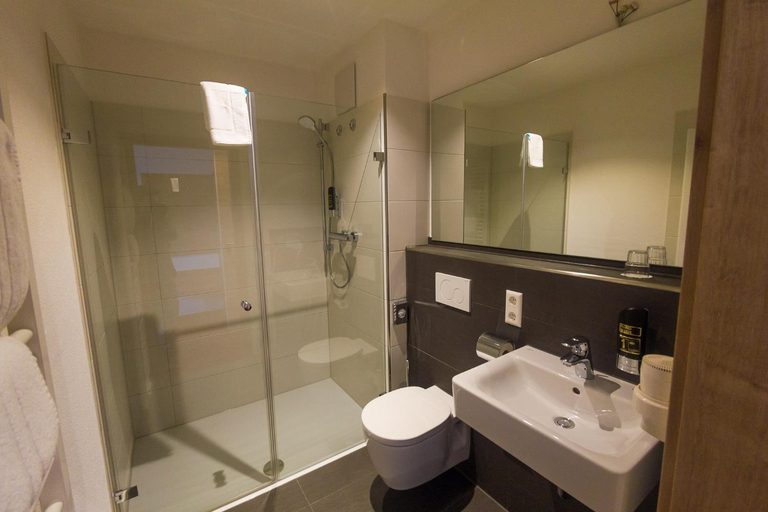 Bathroom 2, Hotel Restaurant Bv§ren, Ravensburg