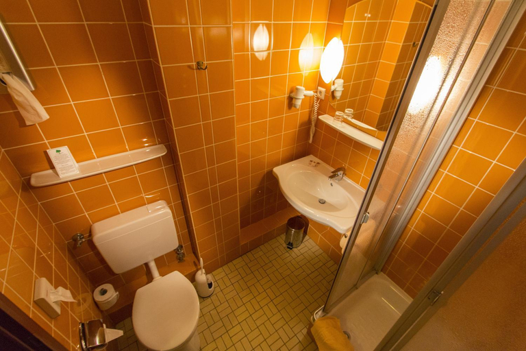Bathroom 4, Frommanns Landhotel, Harburg