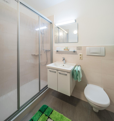 Bathroom 2, Hotel-Pension-Ostler, Miesbach
