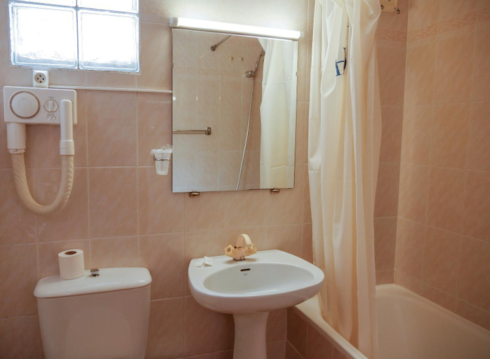 Bathroom, Kione Deusol