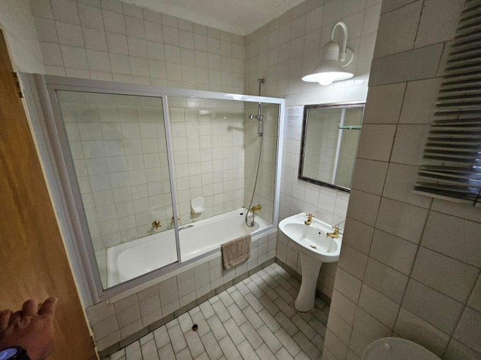 Bathroom 3, Pietersburg Club, Capricorn
