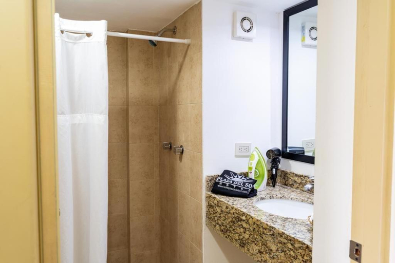 Bathroom 3, hotel plaza del sol, Hermosillo