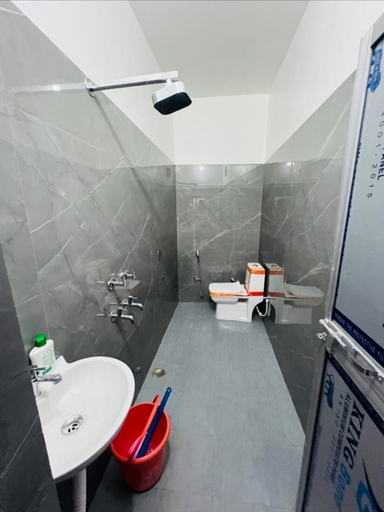 Bathroom 3, Goroomgo Milan Palace Ayodhya, Faizabad