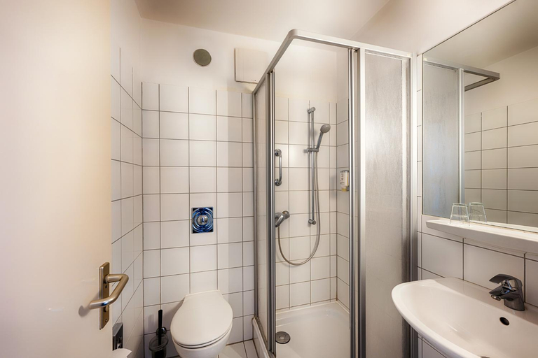 Bathroom, enjoy hotel am Studio, Berlin