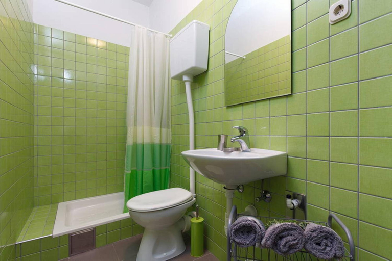 Bathroom 3, Great Located Family Apartments, Marina