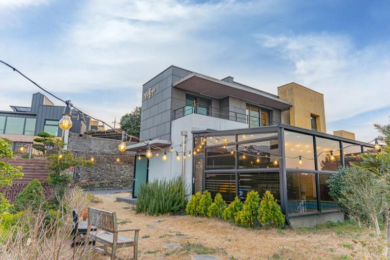 Jeju Dalkom Private Pool Villa, Jeju