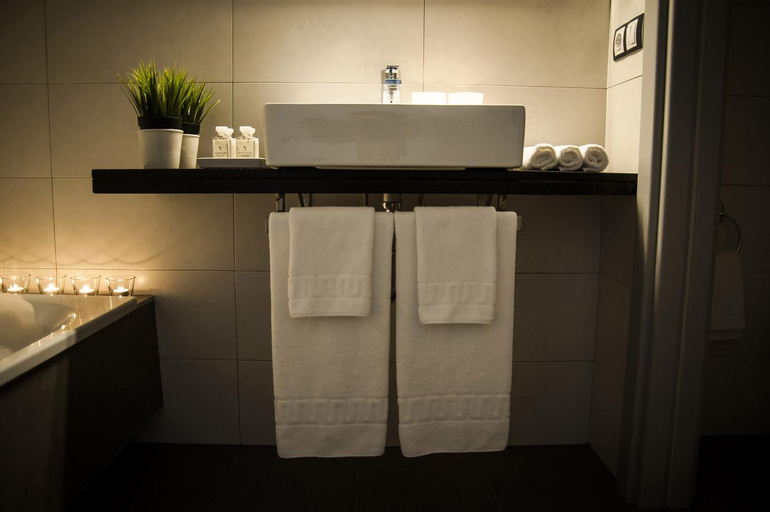 Bathroom 3, Hotel Forum Evolucion, Burgos
