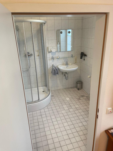 Bathroom 1, Schloss-Gasthof Sonne, Ravensburg