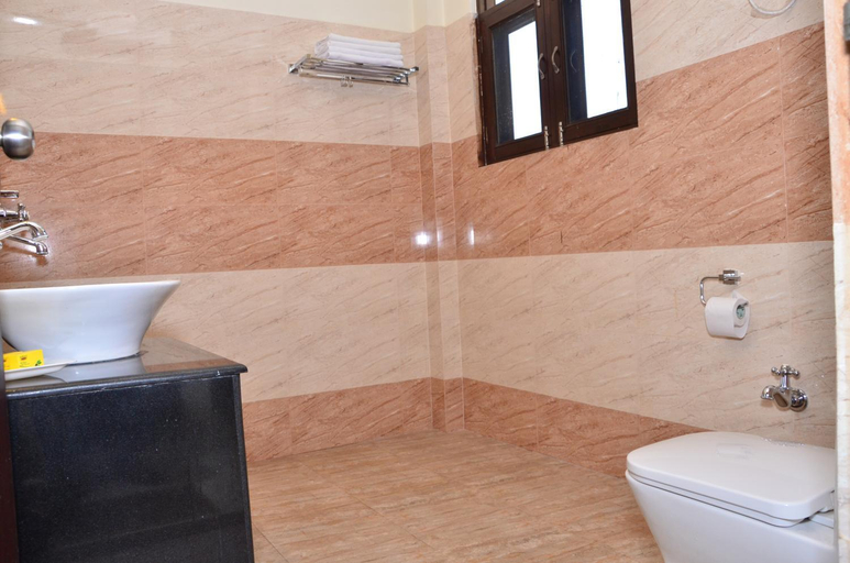 Bathroom 14