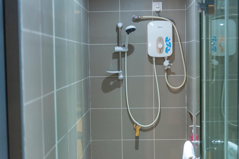 Bathroom 4, Owl Nest Suite' at aeropod sovo, Kota Kinabalu