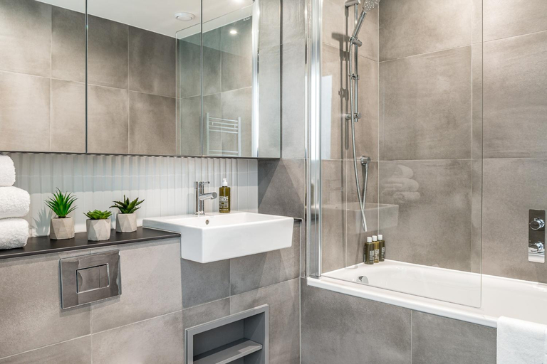 Bathroom 3, Urban Rest Stratford, London