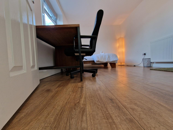 Others 4, Nice Living Serviced Accommodations 8 (Entire 2 Ensuite Bedroom House), Coventry