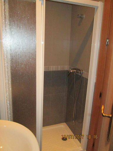Bathroom 2, Hostal Banderas, Jaén