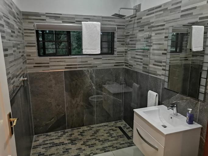 Bathroom 9
