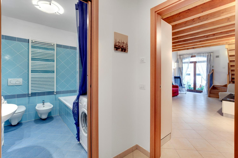 Bathroom 3, Little canal 8, Venezia