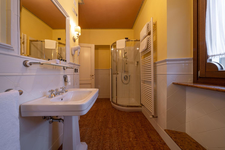 Bathroom 4, Marchese Del Grillo, Ancona