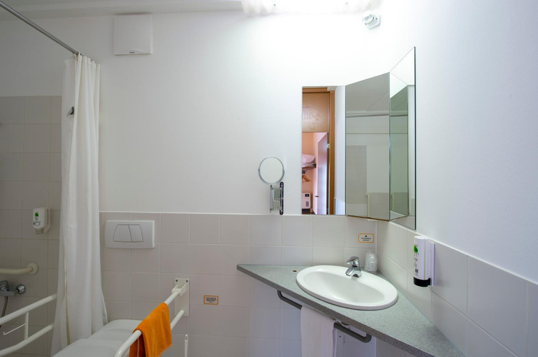 Bathroom 4, Orange Wings Krems, Krems an der Donau Stadt