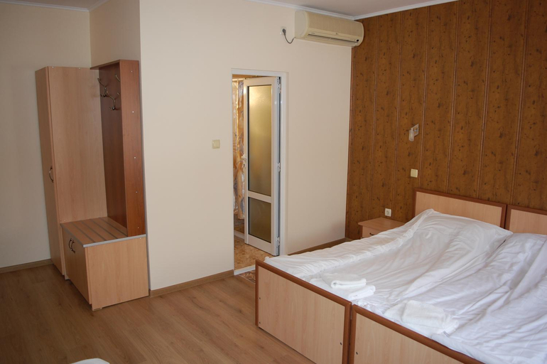 Bedroom 2, Hotel Vitosha, Tryavna