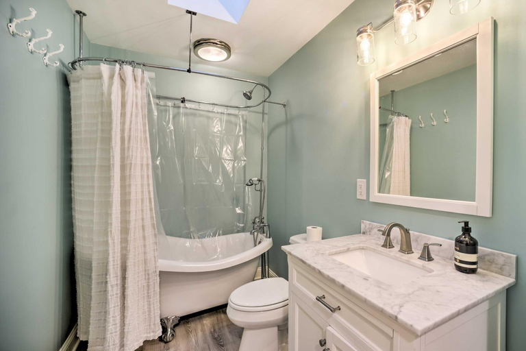 Bedroom 3, Updated Home with Pool and Deck about 2 Mi to Dtwn!, Saratoga