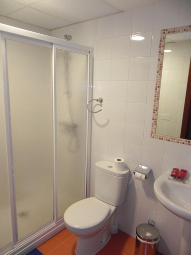 Bathroom 5, Hotel Restaurante Pizzeria ABC, A Coruña
