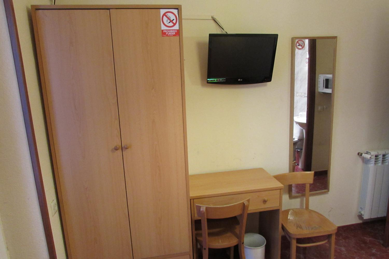 Others 3, Hostal Prim, Madrid