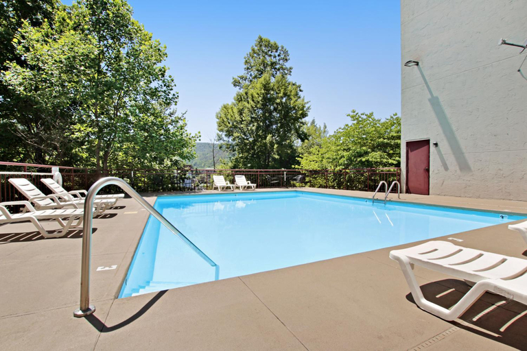 Sport & Beauty, The Laurel Inn, Sevier