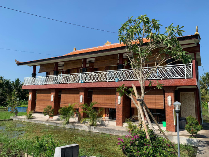 Exterior 15