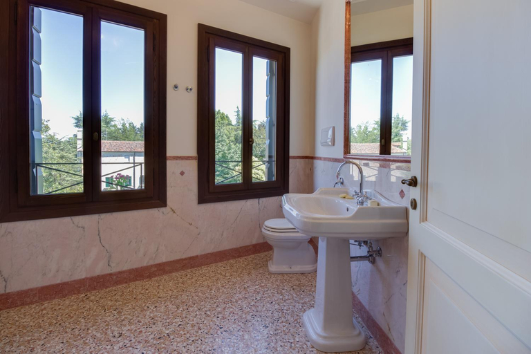 Bathroom 4, Villa Volpi, Venezia