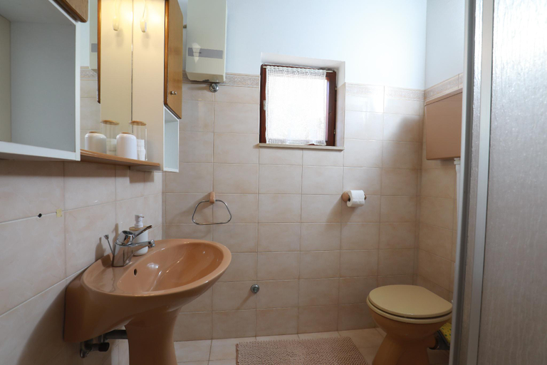 Bathroom 3, Small stone house in a quiet place island Solta, Šolta