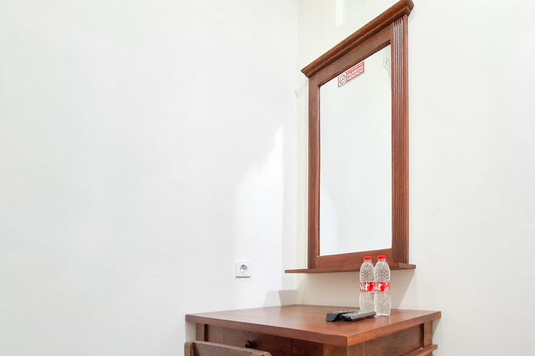 Bathroom 4, RedDoorz Syariah @ Jalan Panglima Sudirman Probolinggo, Probolinggo